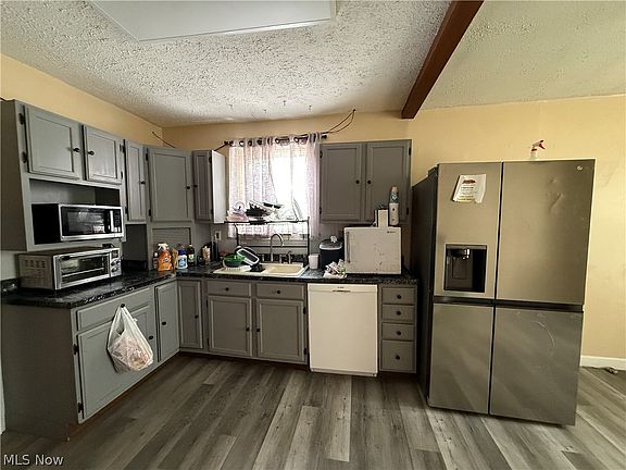 5th image of 1360 Meadowbrook Ave SE