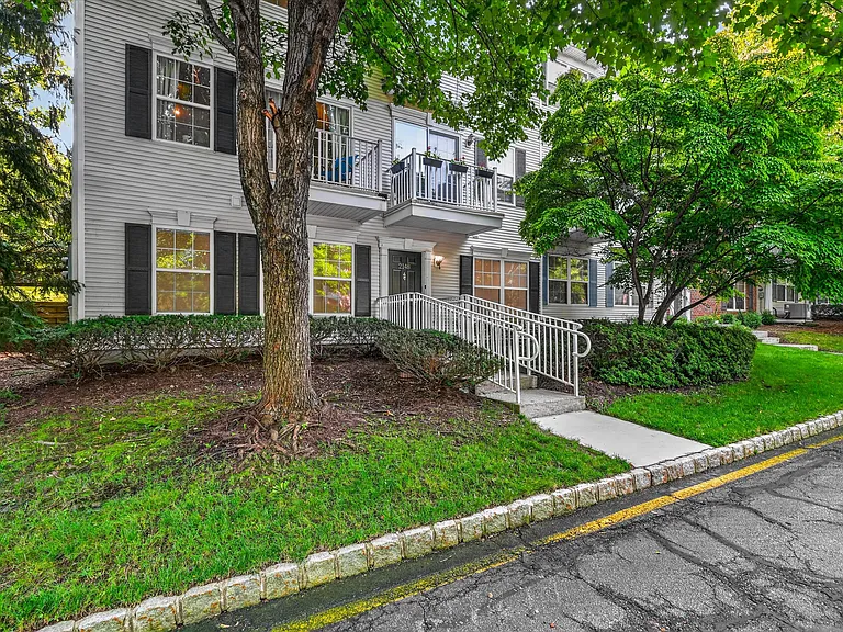 2148 Jordan Ct — Photo 1