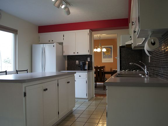 3rd image of 5881 Ashcroft Dr