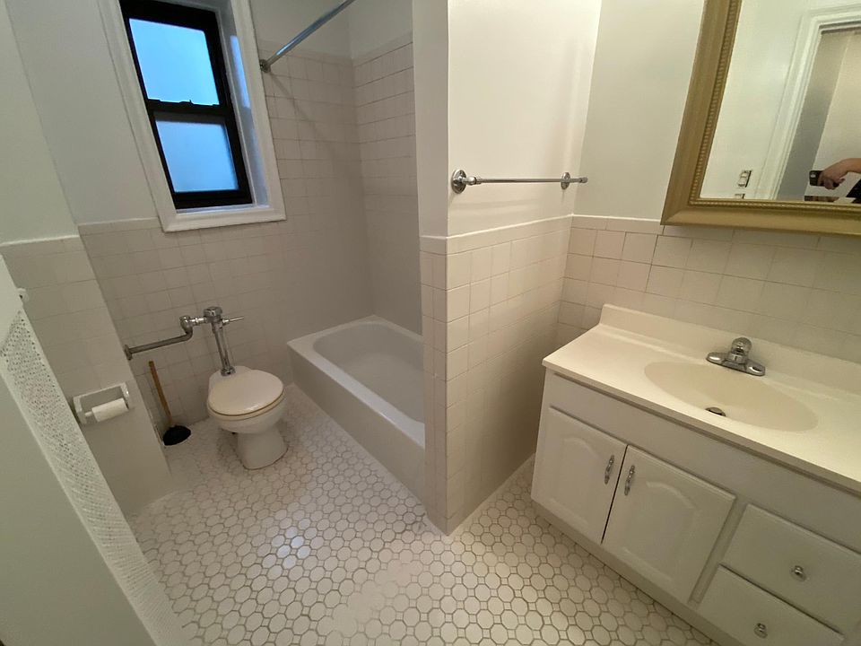 1st image of 1400 Mamaroneck Ave #44