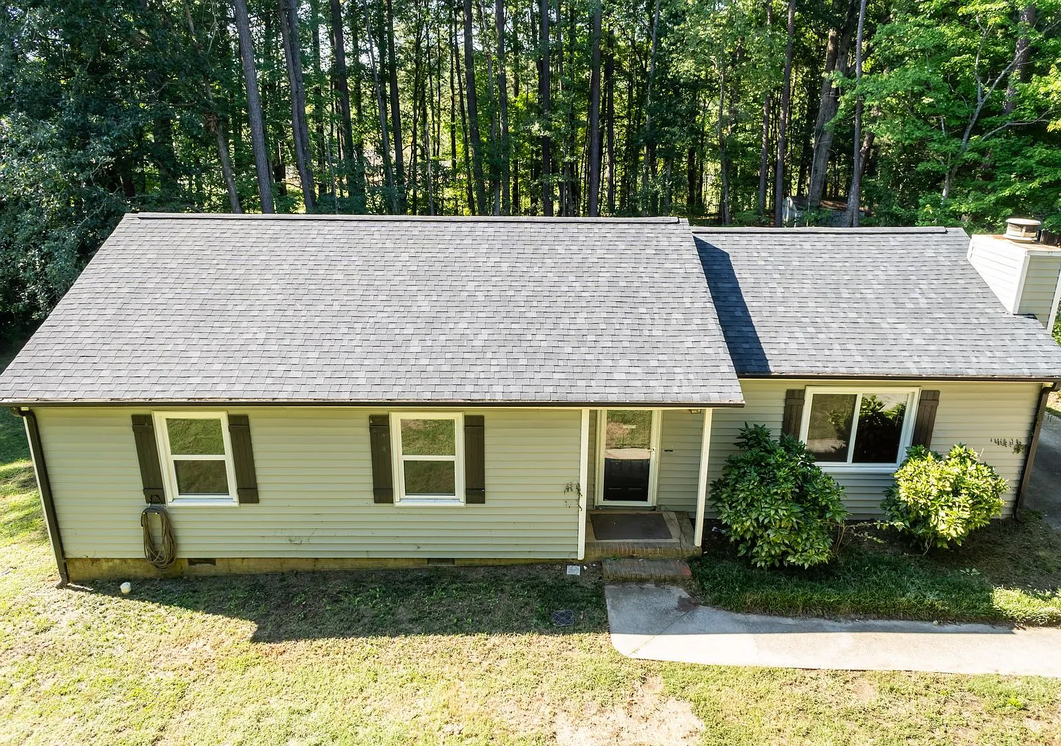 Updated 3 Bed Ranch with Fireplace & Huge Back Deck in Cary! — Photo 2