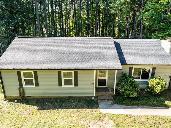 2nd image of 102 McIntosh Ct