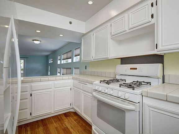 4th image of 3606 1st Ave Unit 204