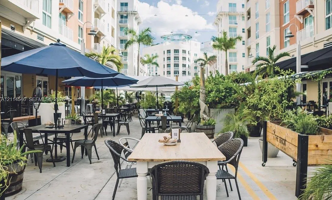 Downtown Dadeland Condo — Photo 3