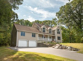 10 Forge Ln, Sutton, MA 01590