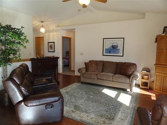 2nd image of 4401 White Oak Dr
