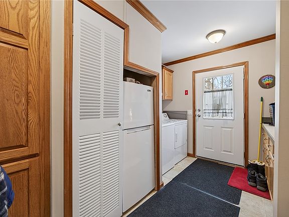 3rd image of 133 Lincoln Ave