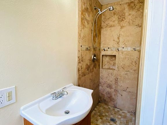 5th image of 204 N Spring Ave APT A