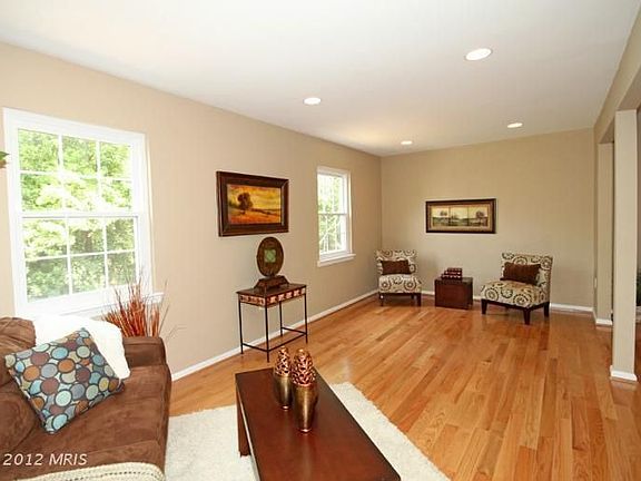 3rd image of 5951 Heritage Square Dr