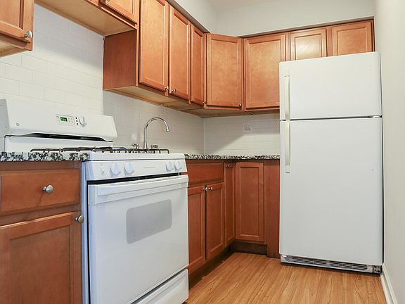 2nd image of 828 N Cambridge Ave #208