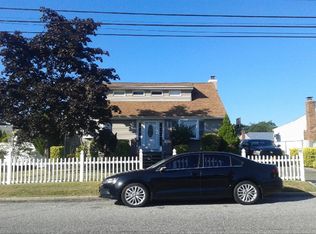 367 N Hamilton Ave, Lindenhurst, NY 11757
