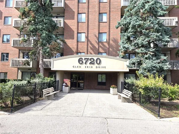 6720 Glen Erin Dr #313, Mississauga, ON L5N 3K8