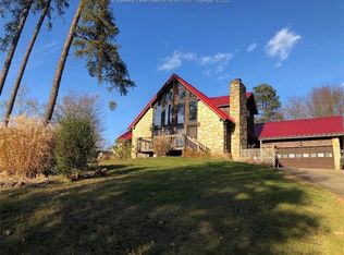 112 Raintree Dr, Hurricane, WV 25526