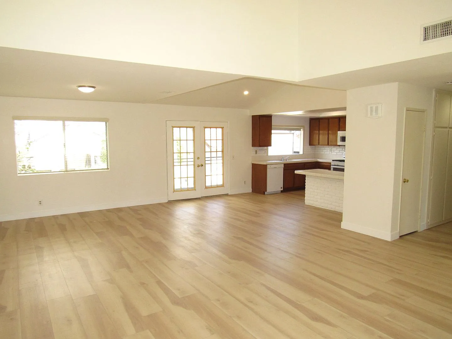 Spacious and Well Maintained 3 Bedroom 2 Bath single Family Home in The City of Corona — Photo 3