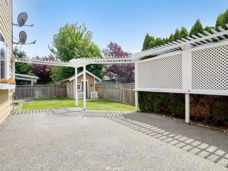 3320 Laurelwood Cir NE — Photo 25