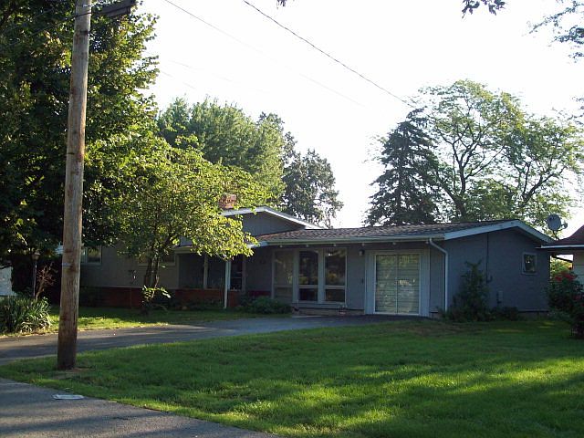 1st image of 246 Dennis Ave