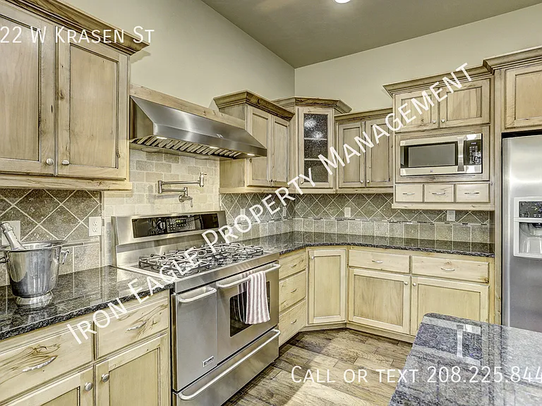822 W Krasen St — Photo 24