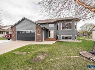 3408 S Sundrop Ave, Sioux Falls, SD 57110