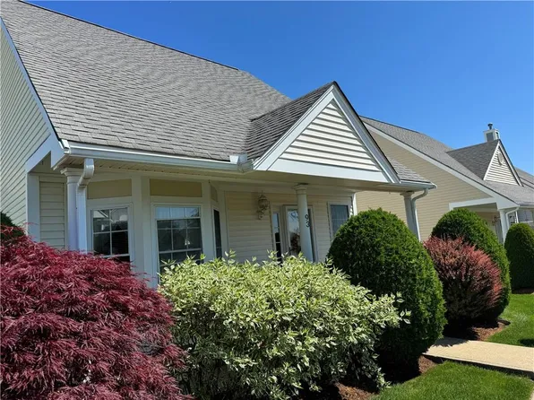 93 Boylston Dr, Cranston, RI 02921