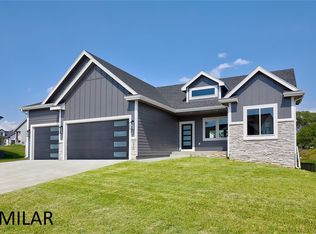 890 Daybreak Dr, Waukee, IA 50263