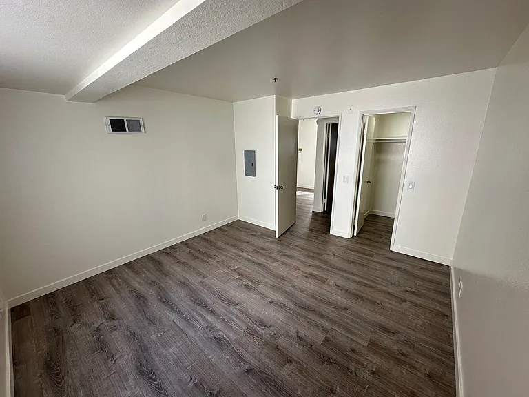 Eureka Gardens Apartments — Photo 8