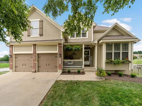 2101 SW Roberts Ct, Lees Summit, MO 64082
