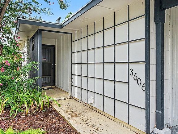 3rd image of 3606 Versailles Dr