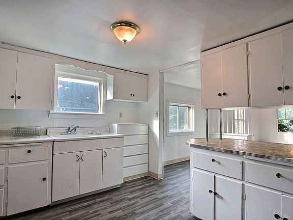 4th image of 707 5th St NE