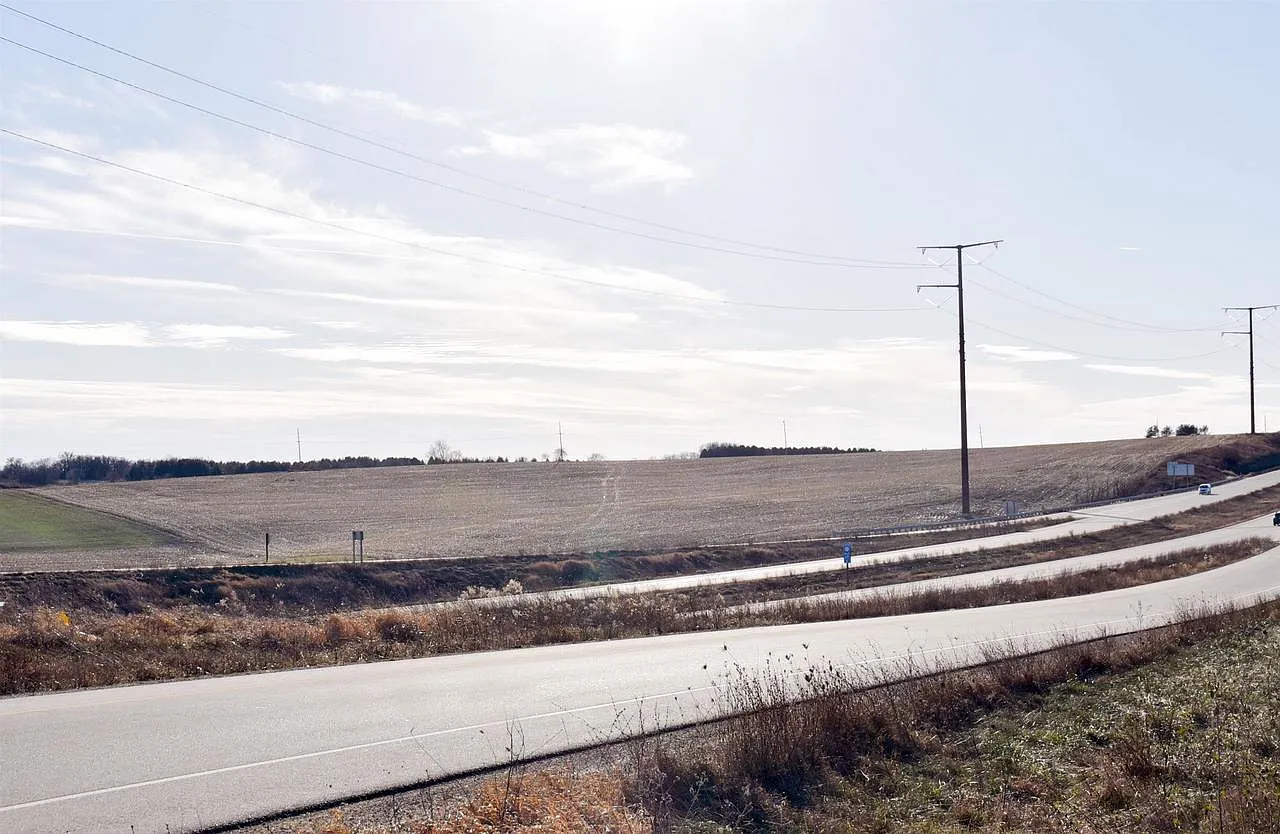 34.5 Ac Highway 18/151 photo 1
