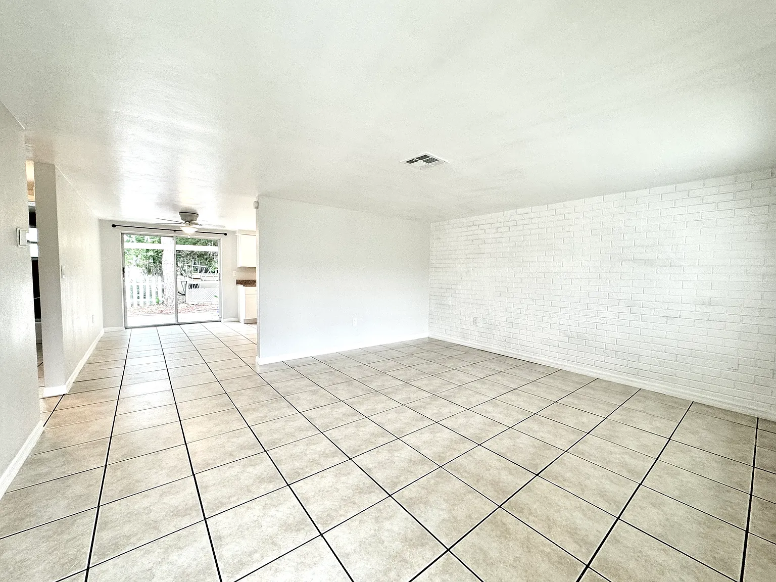 2 bed, 900 sqft, $1,500 — Photo 4