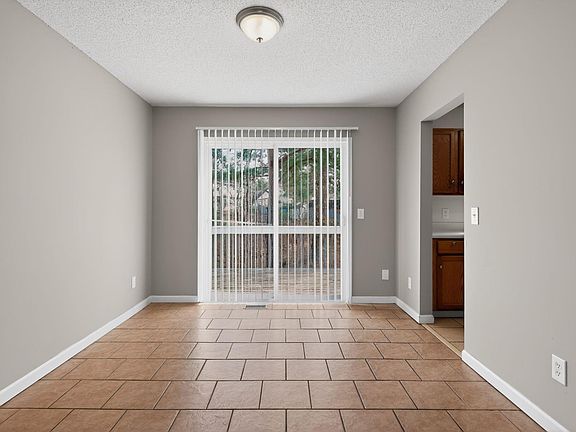 4th image of 215 Berry Ridge Cir