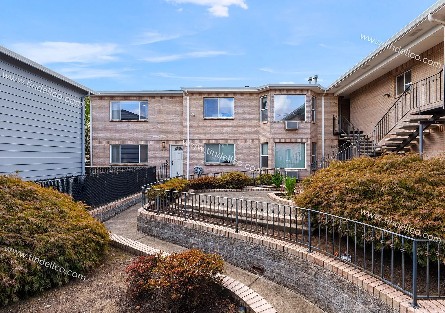 527QJ-TP (Queen Jeanette Apartments) — Photo 1