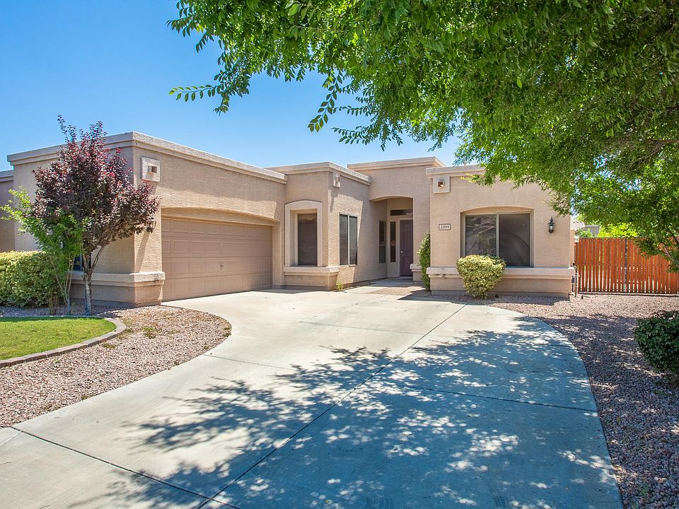 1st image of 2205 S Sorrelle