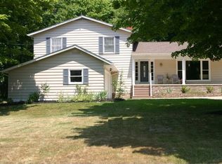 1081 Sheerbrook Dr, Chagrin Falls, OH 44022