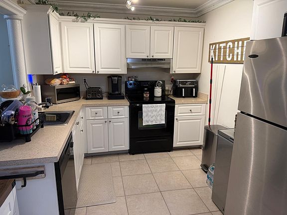 2nd image of 711 N Pine Island Road #104