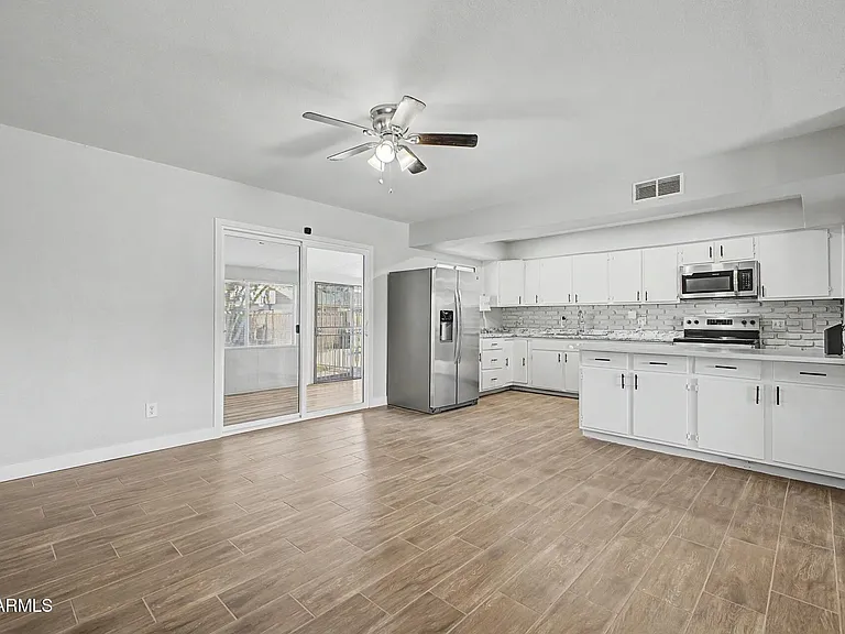 6536 W Turney Ave — Photo 11