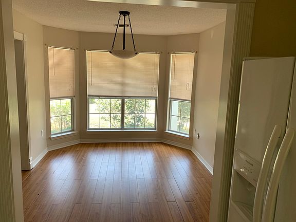 4th image of 1209 Charleston Cir