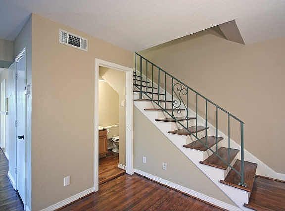4th image of 6322 Bordeaux Ave #6322