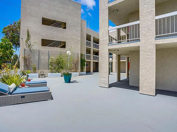 4th image of 821 N Austin Ave #304