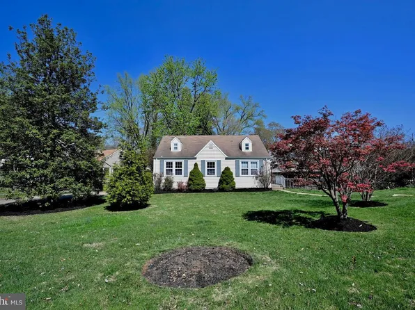 6936 Regent Ln, Falls Church, VA 22042