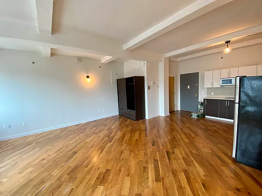 Rented by City Connections Realty | media 9