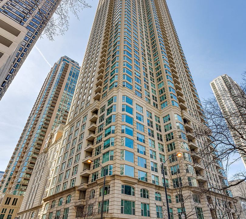 1st image of 25 E Superior St APT 2505