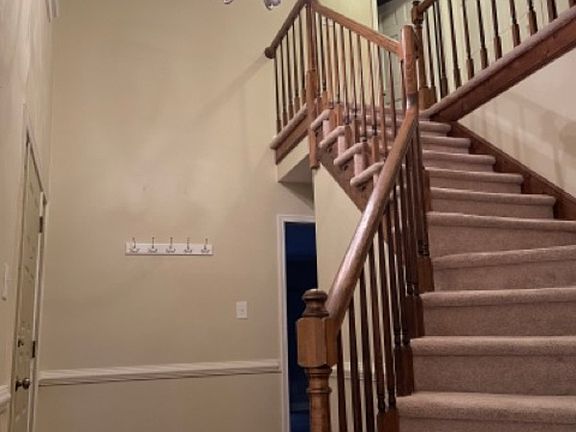 5th image of 1119 Llewellyn Ave #1