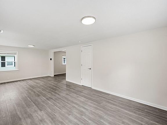 4th image of 303 Firby Rd