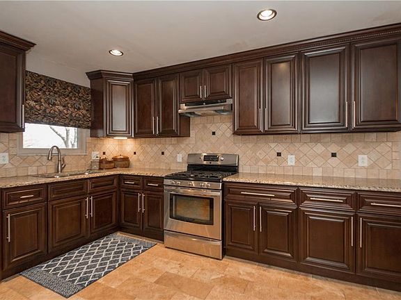 2nd image of 10310 Baribeau Ln