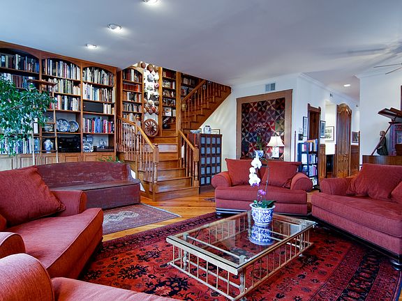 3rd image of 622 W Briar Pl #Penthouse