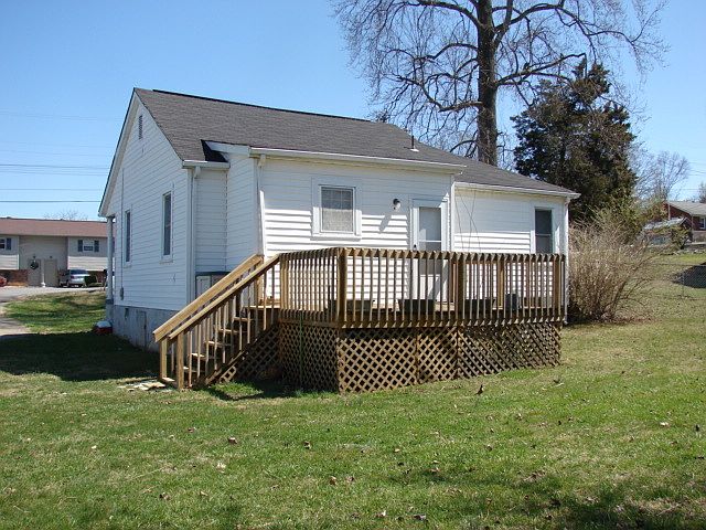 2nd image of 344 Ash St