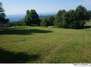 19 Summerset Dr, Hendersonville, NC 28792