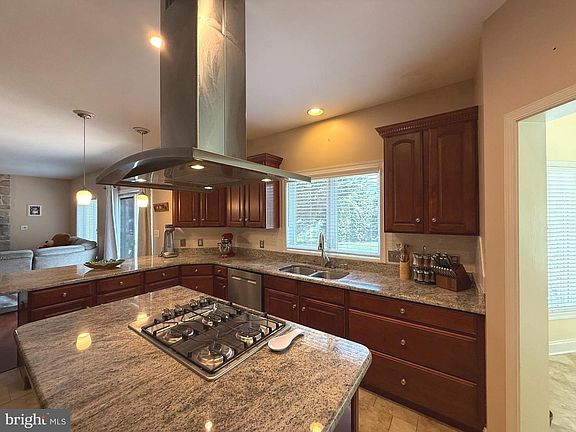 5th image of 1124 Sarazen Way