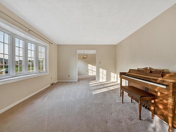 4th image of 5059 Jonathan Ln